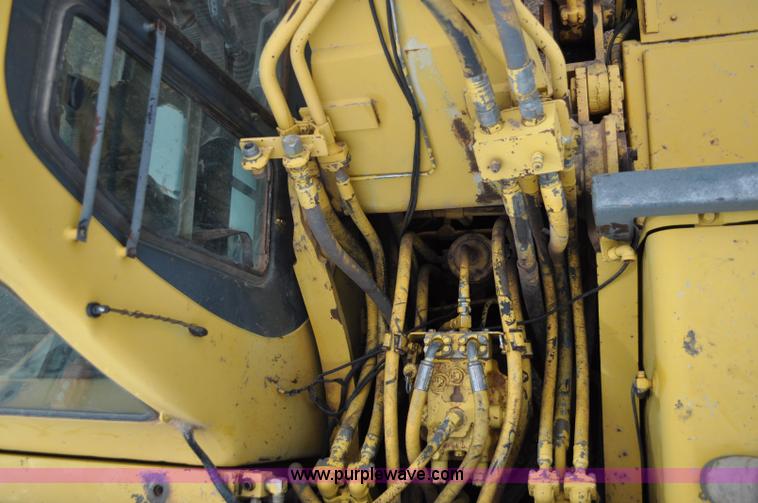 image for item C3047 1996 Komatsu PC200LC-6L excavator