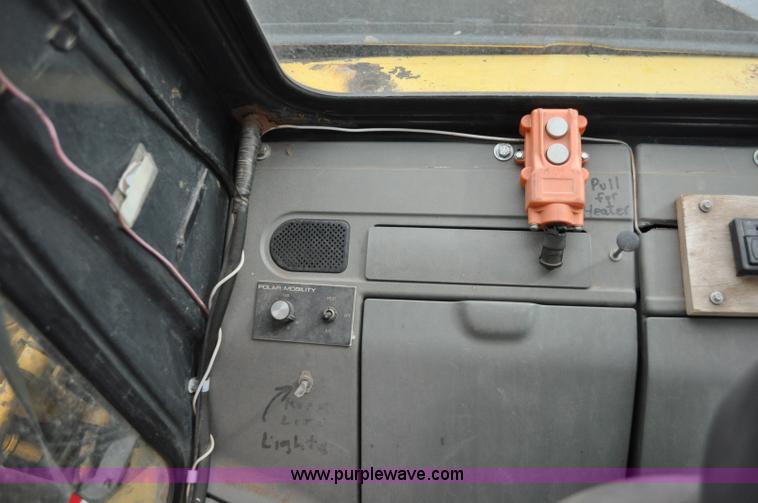image for item C3047 1996 Komatsu PC200LC-6L excavator
