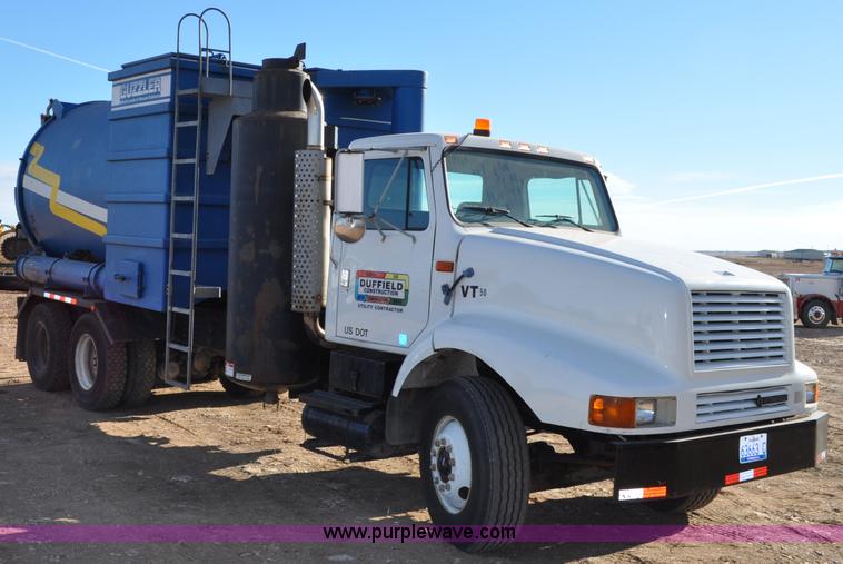 image for item C3053 1999 IHC 2674 vac truck
