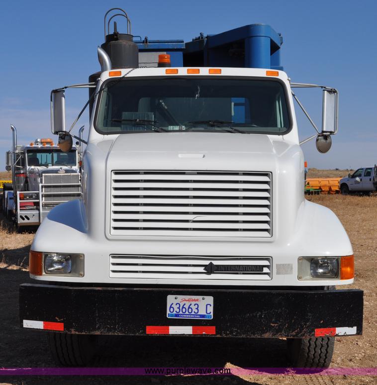 image for item C3053 1999 IHC 2674 vac truck