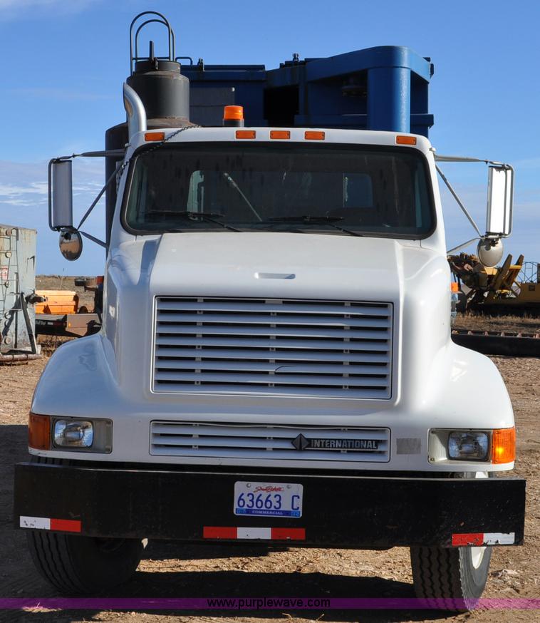 image for item C3053 1999 IHC 2674 vac truck