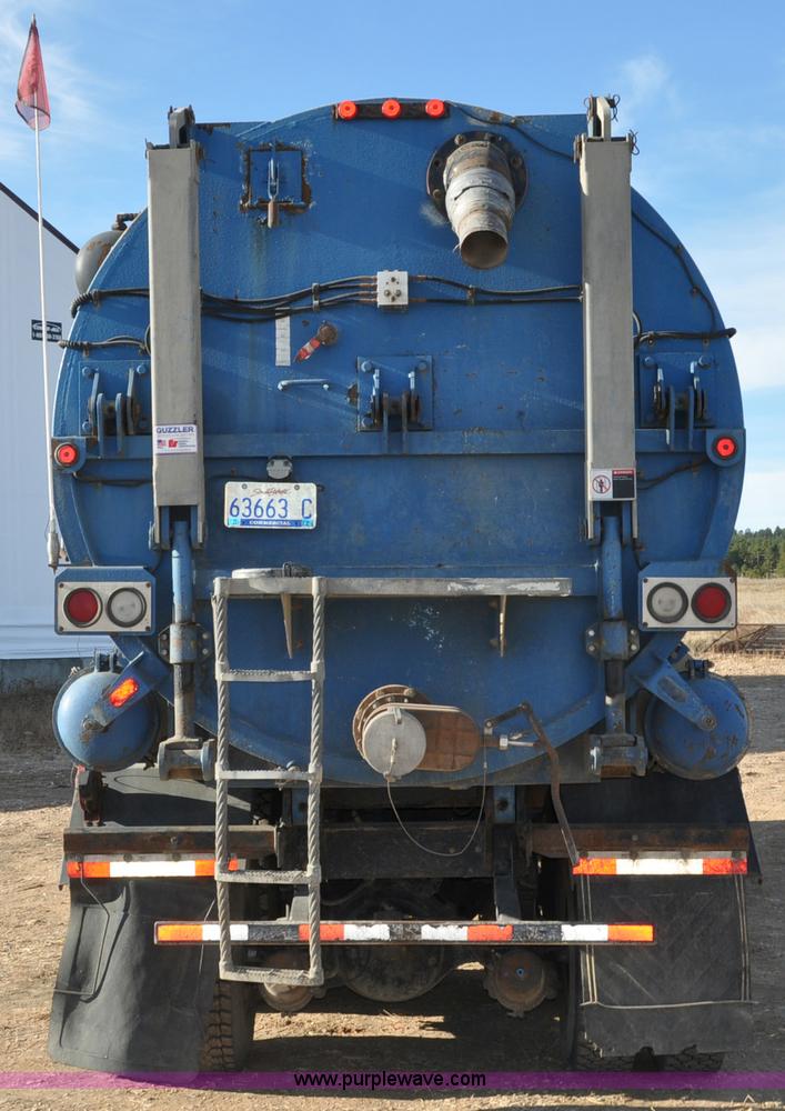 image for item C3053 1999 IHC 2674 vac truck