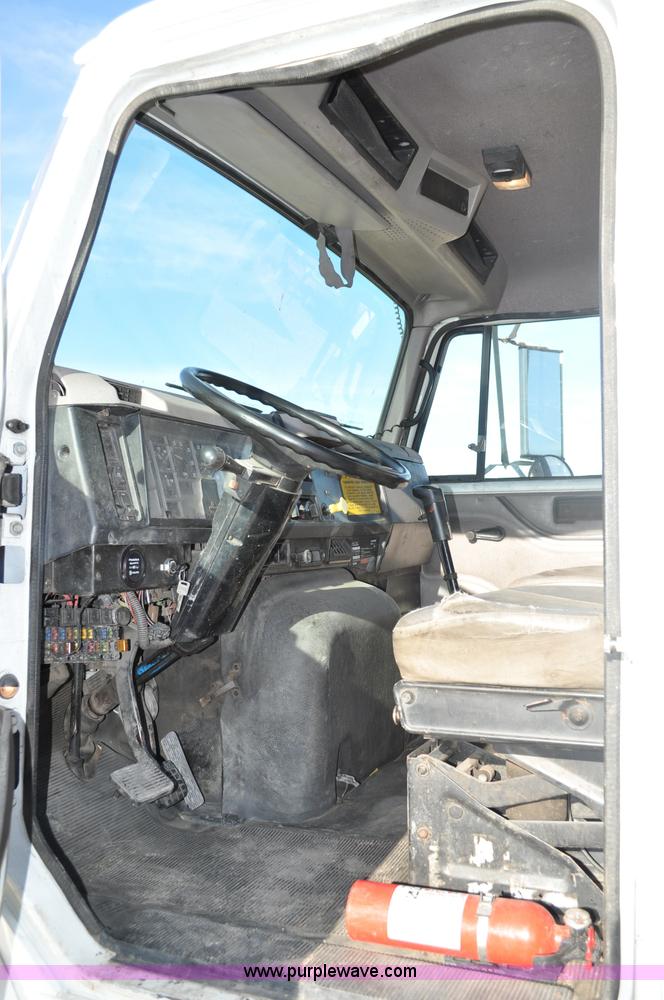 image for item C3053 1999 IHC 2674 vac truck