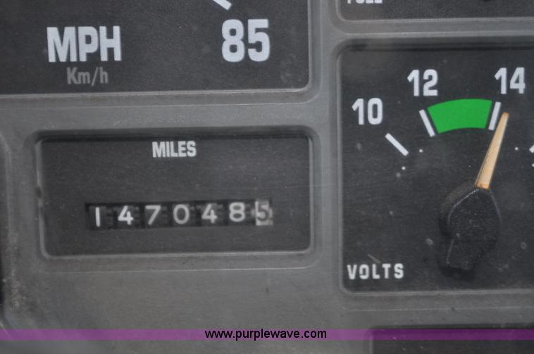 image for item C3053 1999 IHC 2674 vac truck