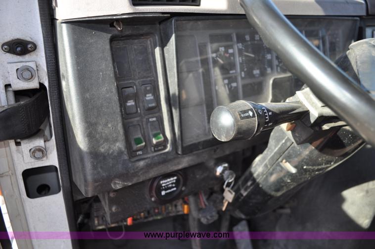 image for item C3053 1999 IHC 2674 vac truck