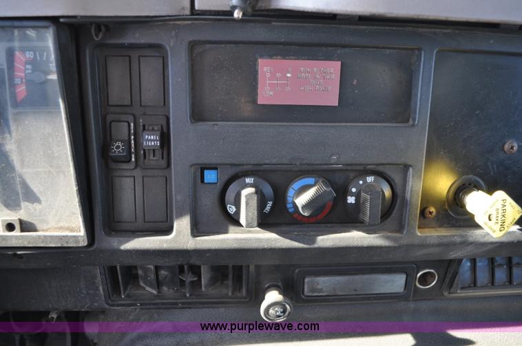 image for item C3053 1999 IHC 2674 vac truck