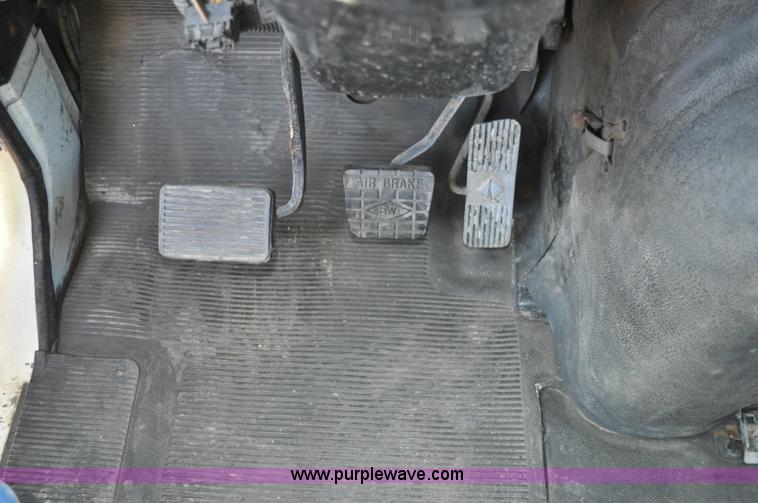 image for item C3053 1999 IHC 2674 vac truck