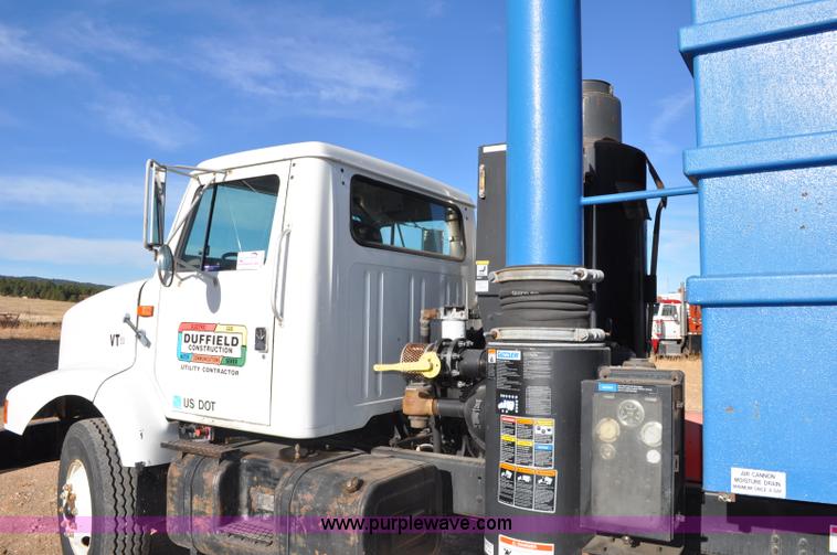 image for item C3053 1999 IHC 2674 vac truck