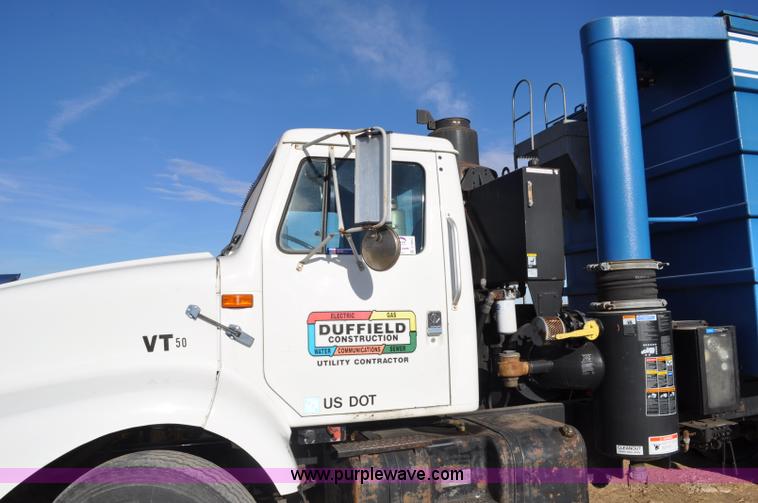 image for item C3053 1999 IHC 2674 vac truck