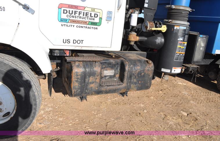 image for item C3053 1999 IHC 2674 vac truck