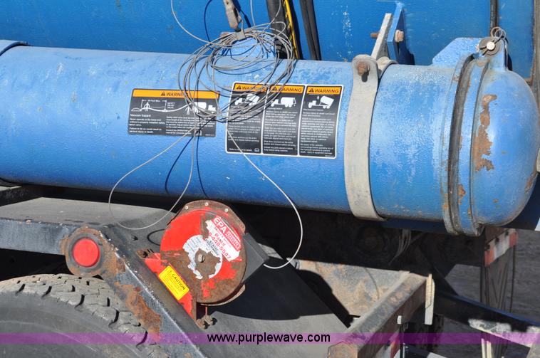 image for item C3053 1999 IHC 2674 vac truck