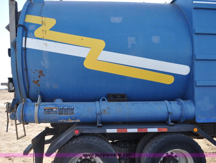 image for item C3053 1999 IHC 2674 vac truck