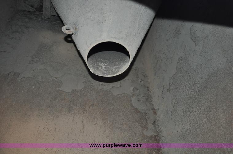 image for item C3053 1999 IHC 2674 vac truck