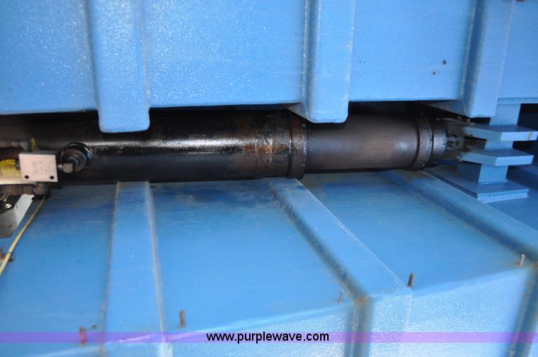 image for item C3053 1999 IHC 2674 vac truck