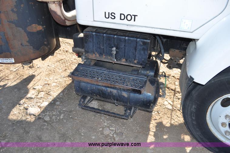 image for item C3053 1999 IHC 2674 vac truck