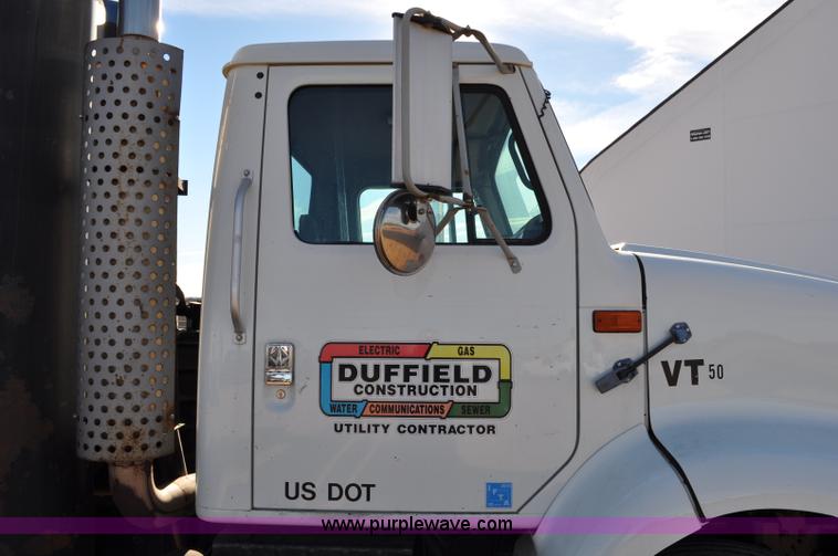 image for item C3053 1999 IHC 2674 vac truck