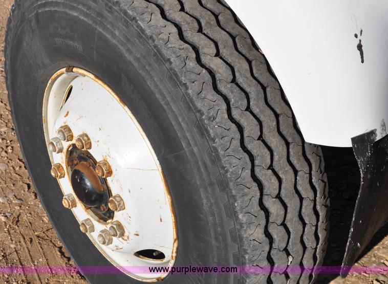 image for item C3053 1999 IHC 2674 vac truck