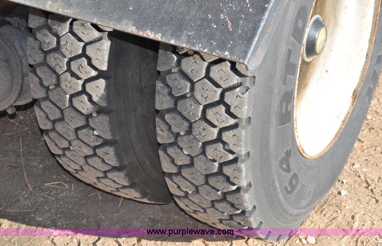 image for item C3053 1999 IHC 2674 vac truck