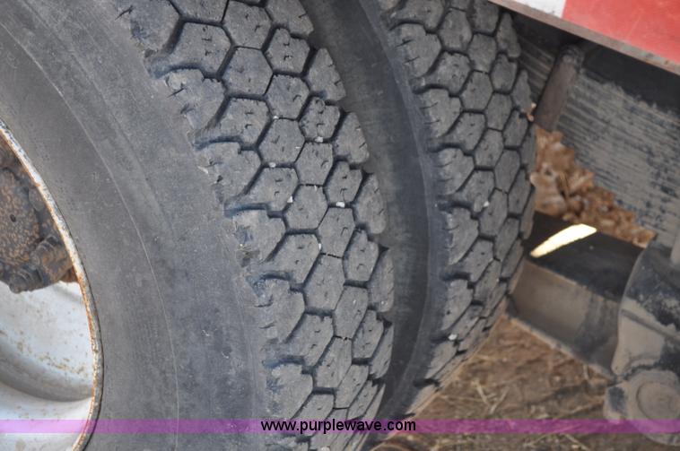 image for item C3053 1999 IHC 2674 vac truck