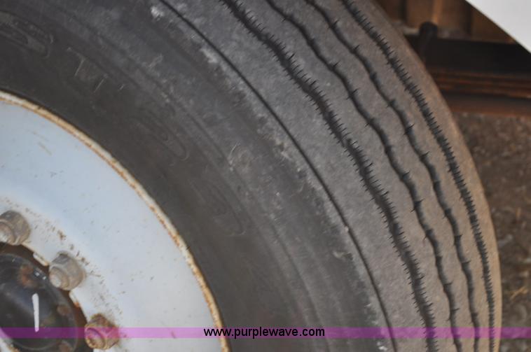 image for item C3053 1999 IHC 2674 vac truck