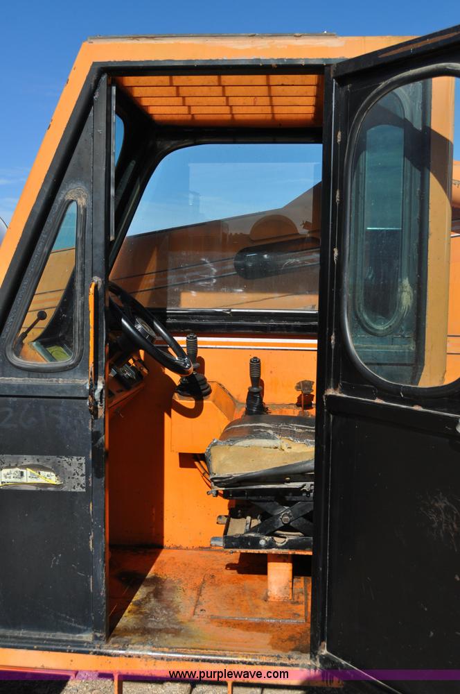 image for item C3061 1997 Traverse Lift TL8040 telehandler