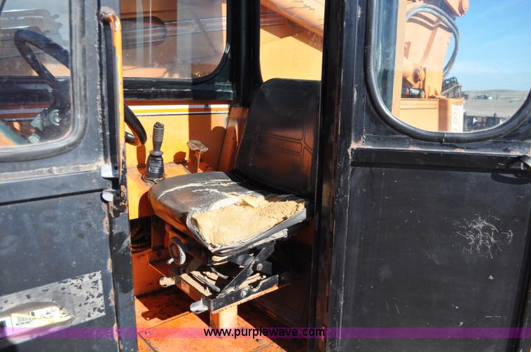 image for item C3061 1997 Traverse Lift TL8040 telehandler