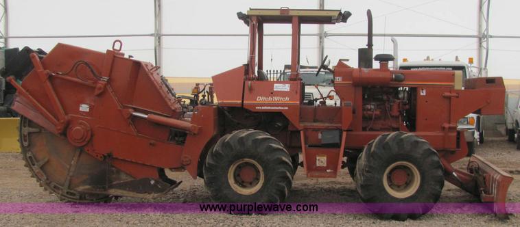 image for item C3068 Ditch Witch R100JD rock saw