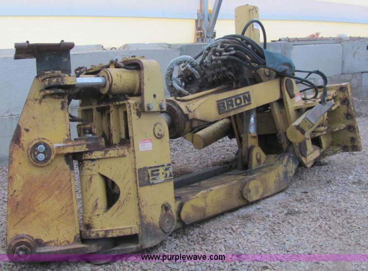 image for item C3073 Bron HS-TT hydraulic plow attachment