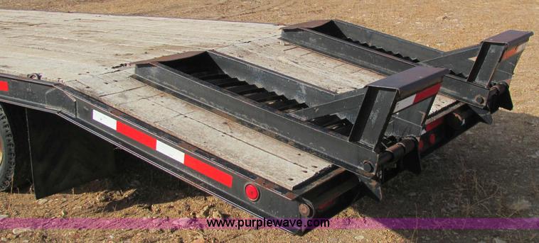 image for item C3107 1995 Redi Haul 25' flat bed trailer