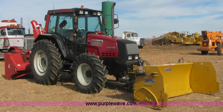 image for item C3109 2003 Valtra 6400 tractor