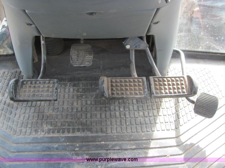 image for item C3109 2003 Valtra 6400 tractor