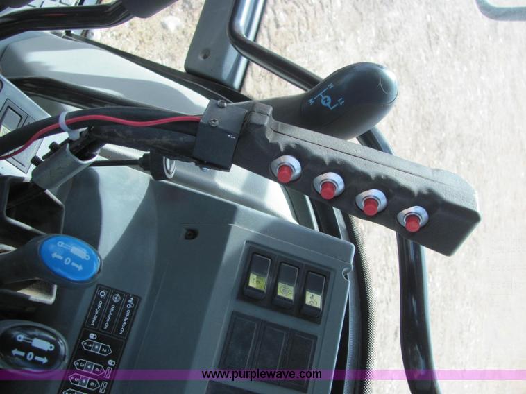 image for item C3109 2003 Valtra 6400 tractor