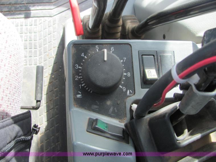 image for item C3109 2003 Valtra 6400 tractor