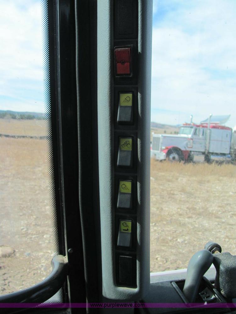 image for item C3109 2003 Valtra 6400 tractor