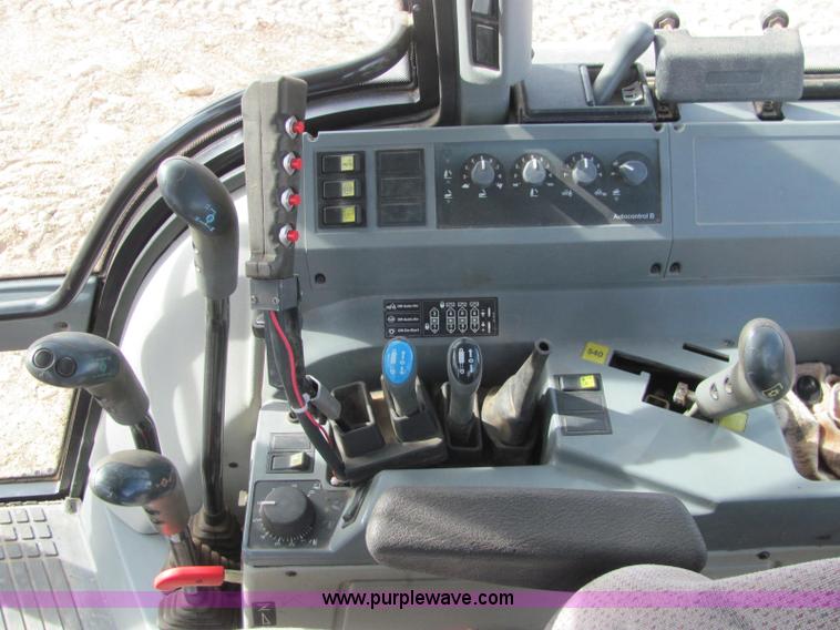 image for item C3109 2003 Valtra 6400 tractor