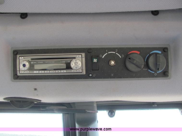 image for item C3109 2003 Valtra 6400 tractor