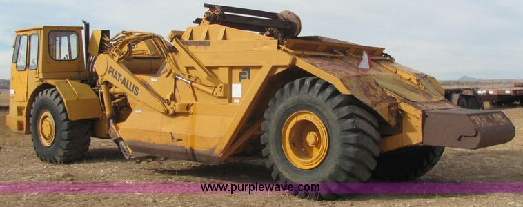 image for item C3110 Fiat-Allis 161 elevating paddle scraper