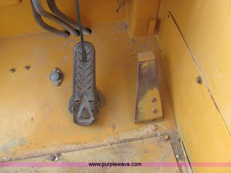 image for item C3110 Fiat-Allis 161 elevating paddle scraper