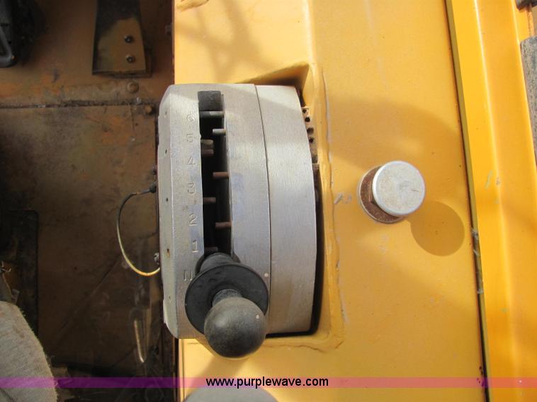 image for item C3110 Fiat-Allis 161 elevating paddle scraper