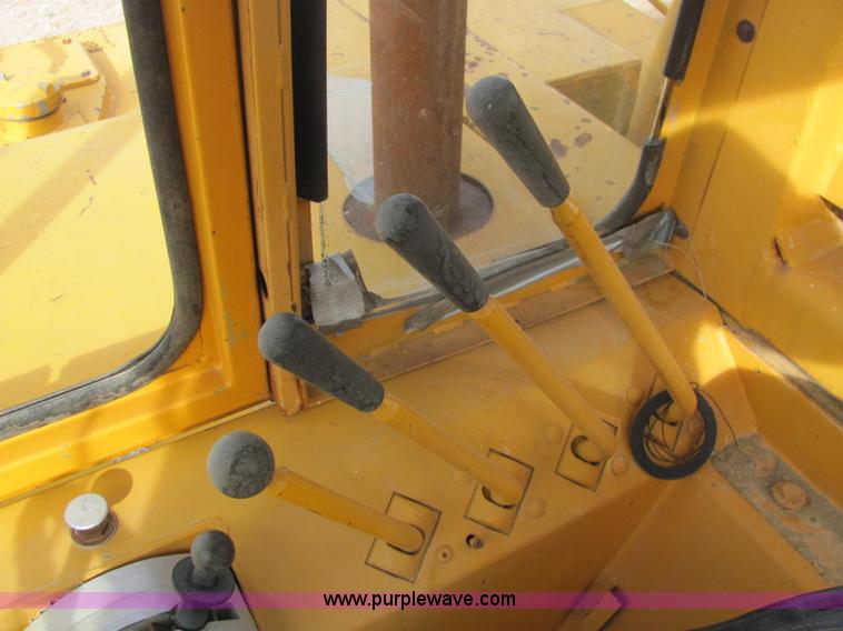 image for item C3110 Fiat-Allis 161 elevating paddle scraper