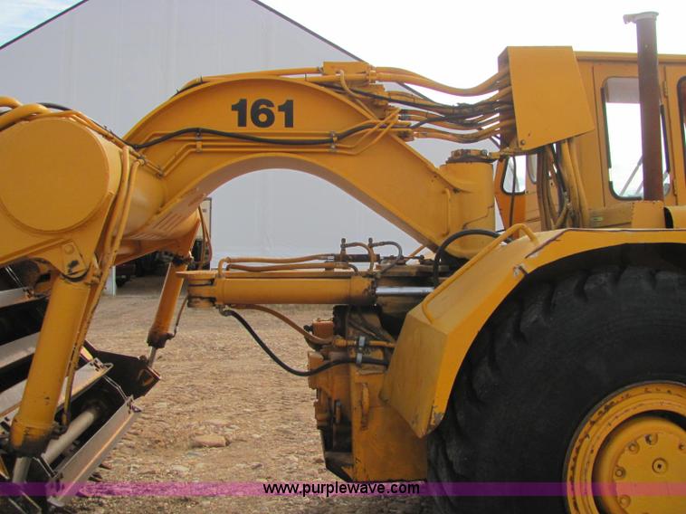 image for item C3110 Fiat-Allis 161 elevating paddle scraper