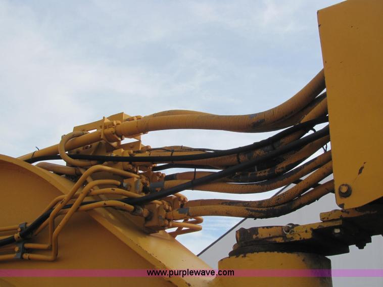 image for item C3110 Fiat-Allis 161 elevating paddle scraper