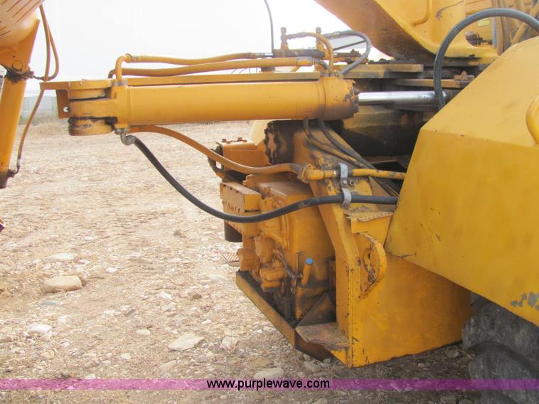 image for item C3110 Fiat-Allis 161 elevating paddle scraper