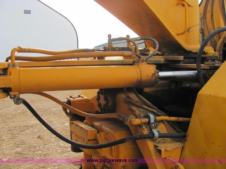 image for item C3110 Fiat-Allis 161 elevating paddle scraper