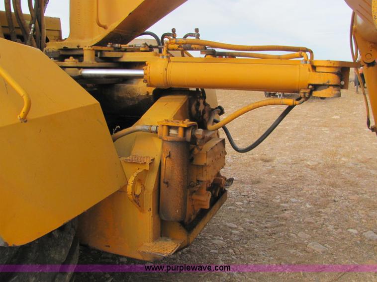 image for item C3110 Fiat-Allis 161 elevating paddle scraper