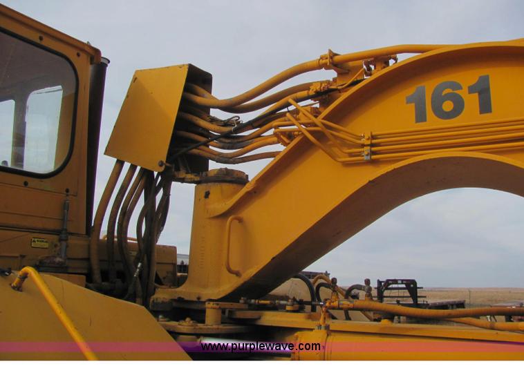 image for item C3110 Fiat-Allis 161 elevating paddle scraper