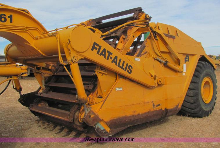 image for item C3110 Fiat-Allis 161 elevating paddle scraper