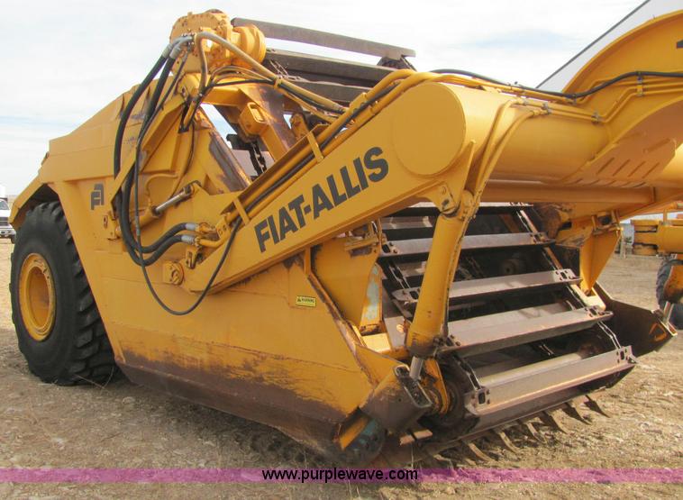 image for item C3110 Fiat-Allis 161 elevating paddle scraper