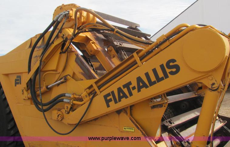 image for item C3110 Fiat-Allis 161 elevating paddle scraper