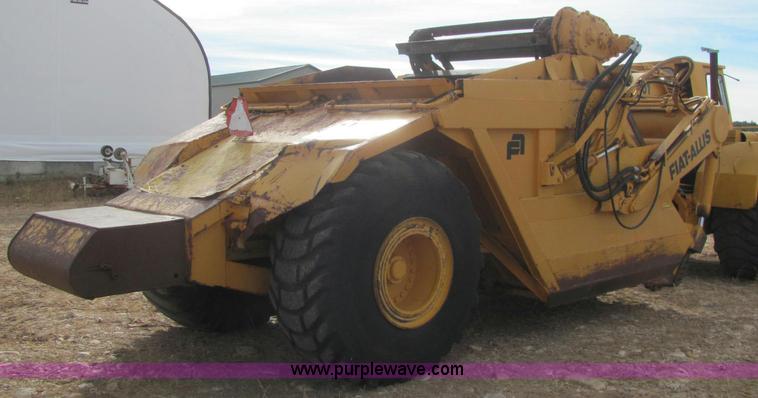 image for item C3110 Fiat-Allis 161 elevating paddle scraper